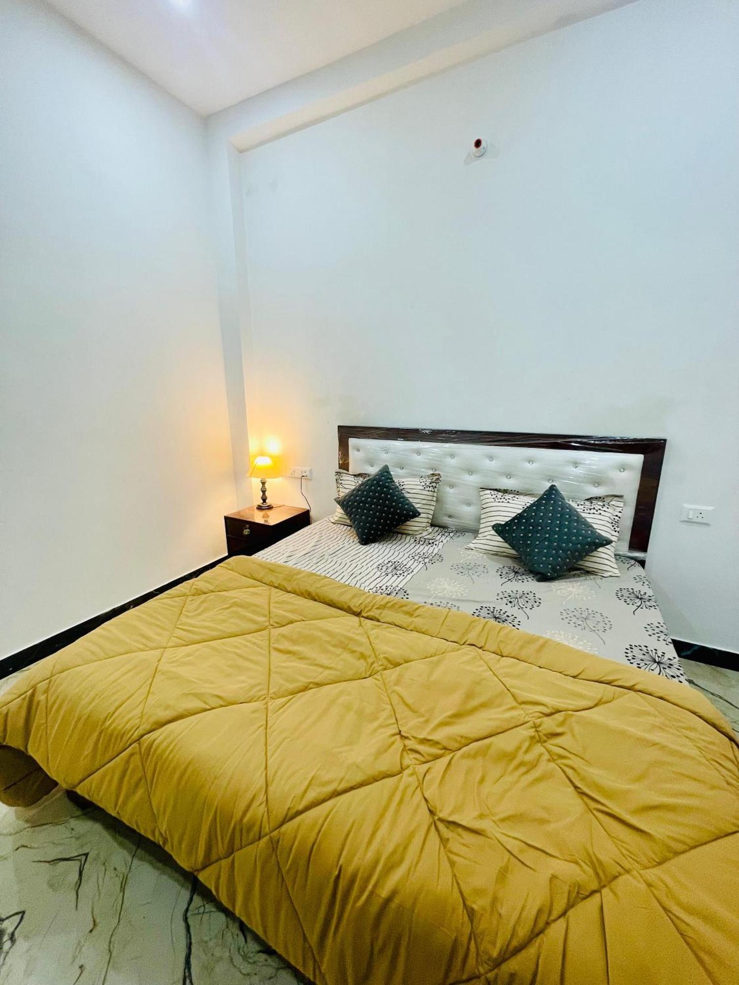 Amrita Residency Vila Varanasi Exterior foto